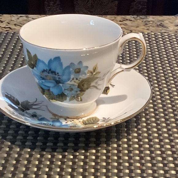 English Bone China set of 2patterns cup/saucer. Perfect condition - Picture 3 of 8